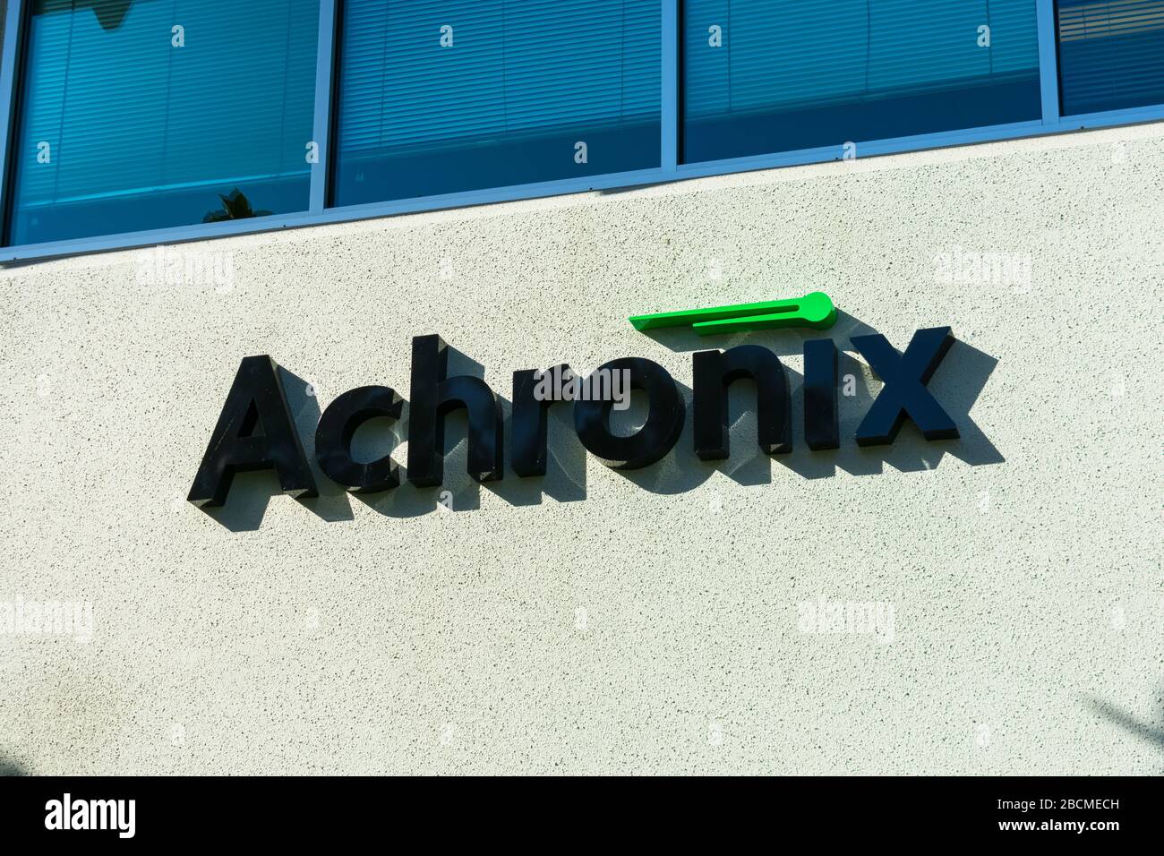 Achronix Schild an der Fassade des Achronix Halbleiterkonzerns im Silicon Valley. Achronix Semiconductor ist eine amerikanische Fabless Halbleiterkompa Stockfoto
