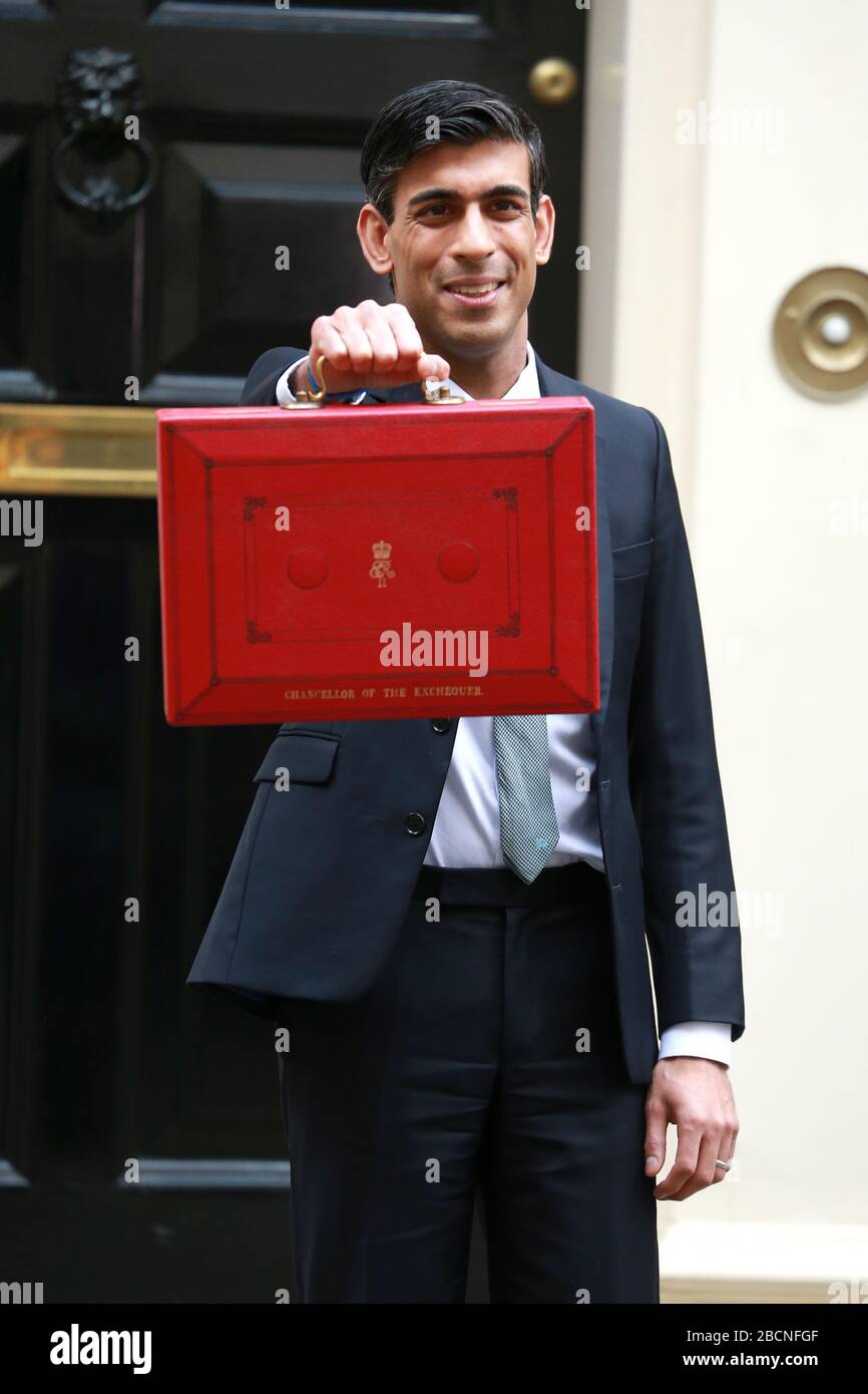 11. März 2020: Rishi Sunak, Schatzkanzler, verlässt die Downing Street Nr.11, um sein Budget im Unterhaus in London, Großbritannien, zu präsentieren. Stockfoto