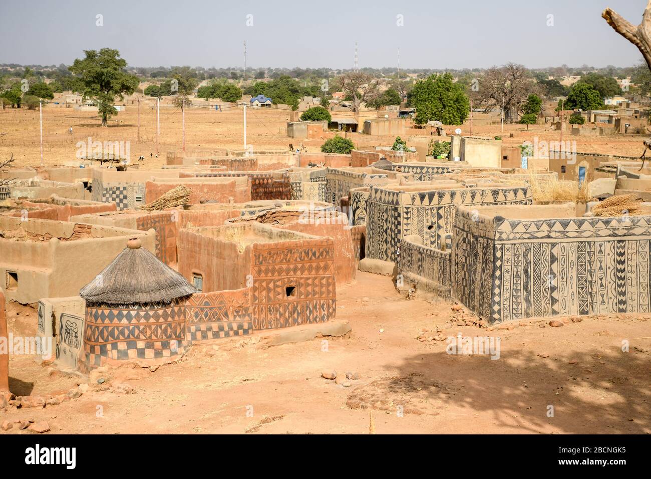 Afrika, Burkina Faso, Region Pô, Tiebele. Stadtansicht des königlichen Hofdorfes in Tiebele. Stockfoto