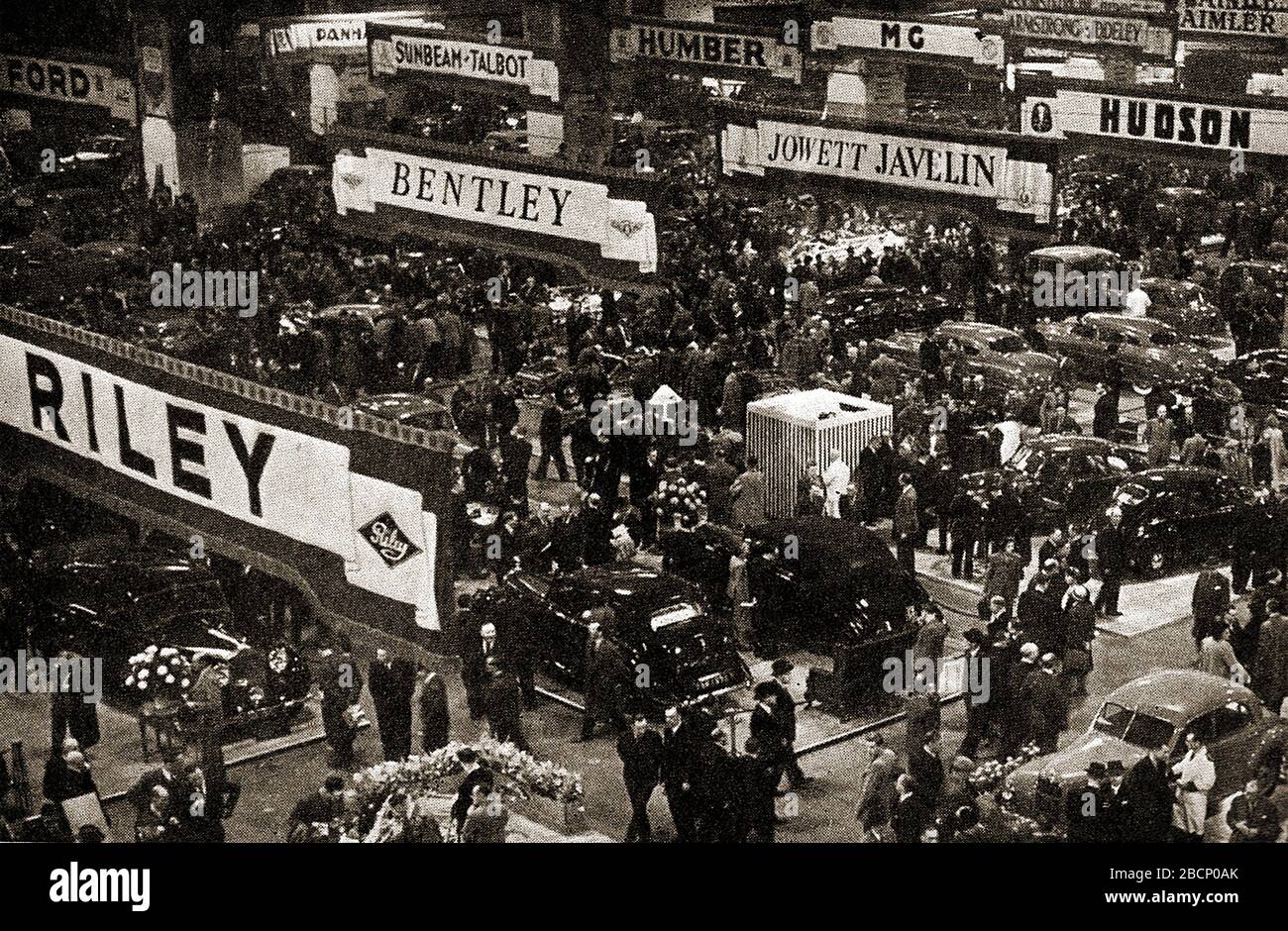 Eine Fotografie der 1950 (35.) Earls Court Motor Show (British International Motor Show), die vom 18. Oktober 1950 bis 28. Oktober auf dem Earls Court Exhibition Centre abgehalten wurde Stockfoto
