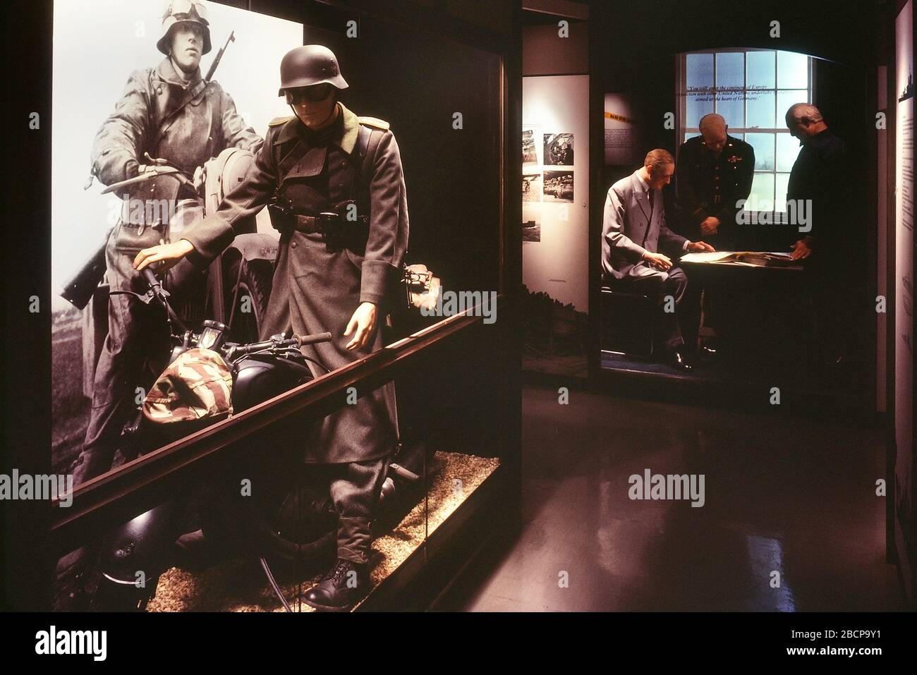 Motorradfahrer-Modell der deutschen Armee in der D-Day Story (ehemals D-Day Museum), Southsea, Portsmouth, Hampshire, England, Großbritannien. Ca. 1987 Stockfoto