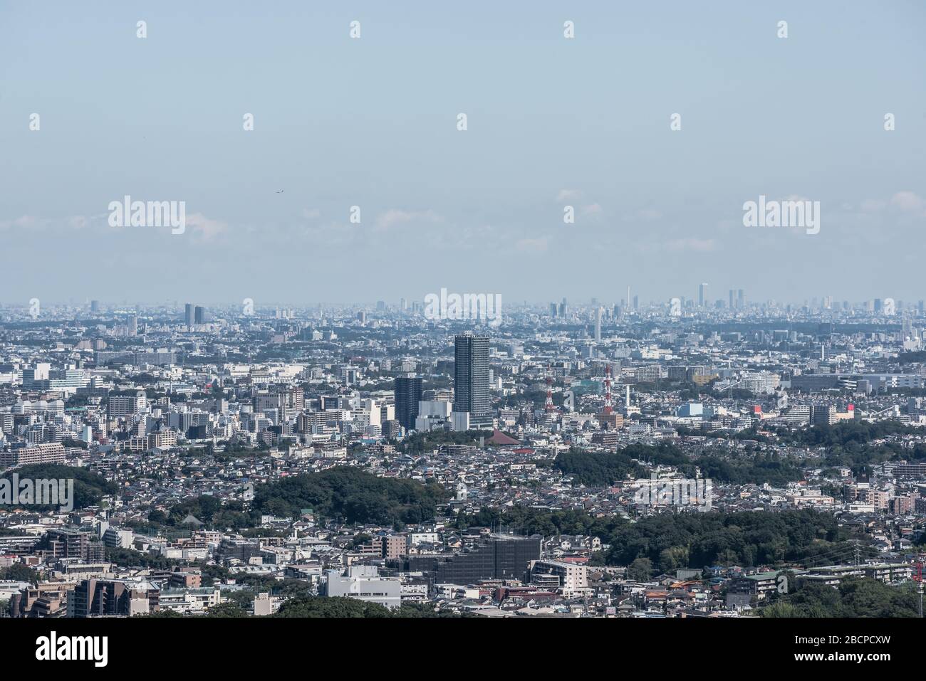 Blick auf die Stadt Tokio vom Mount Takao Stockfoto
