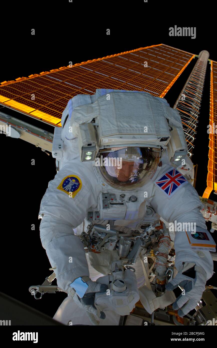 ISS - 15. Januar 2016 - der britische ESA-Astronaut Tim Peake vor der Internationalen Raumstation in seinen Raumanzapfeln während eines Raumflugs - der erste überhaupt o Stockfoto