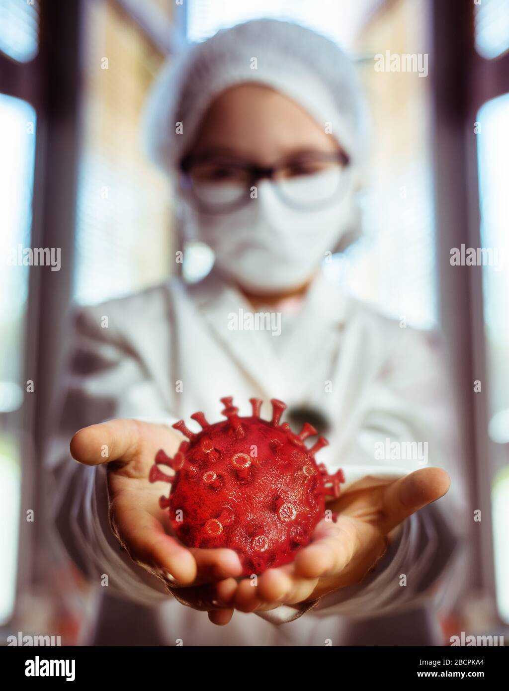 Konzeptionelles Bild der medizinischen Mitarbeiter, die gegen den Corona-Virus kämpfen Stockfoto