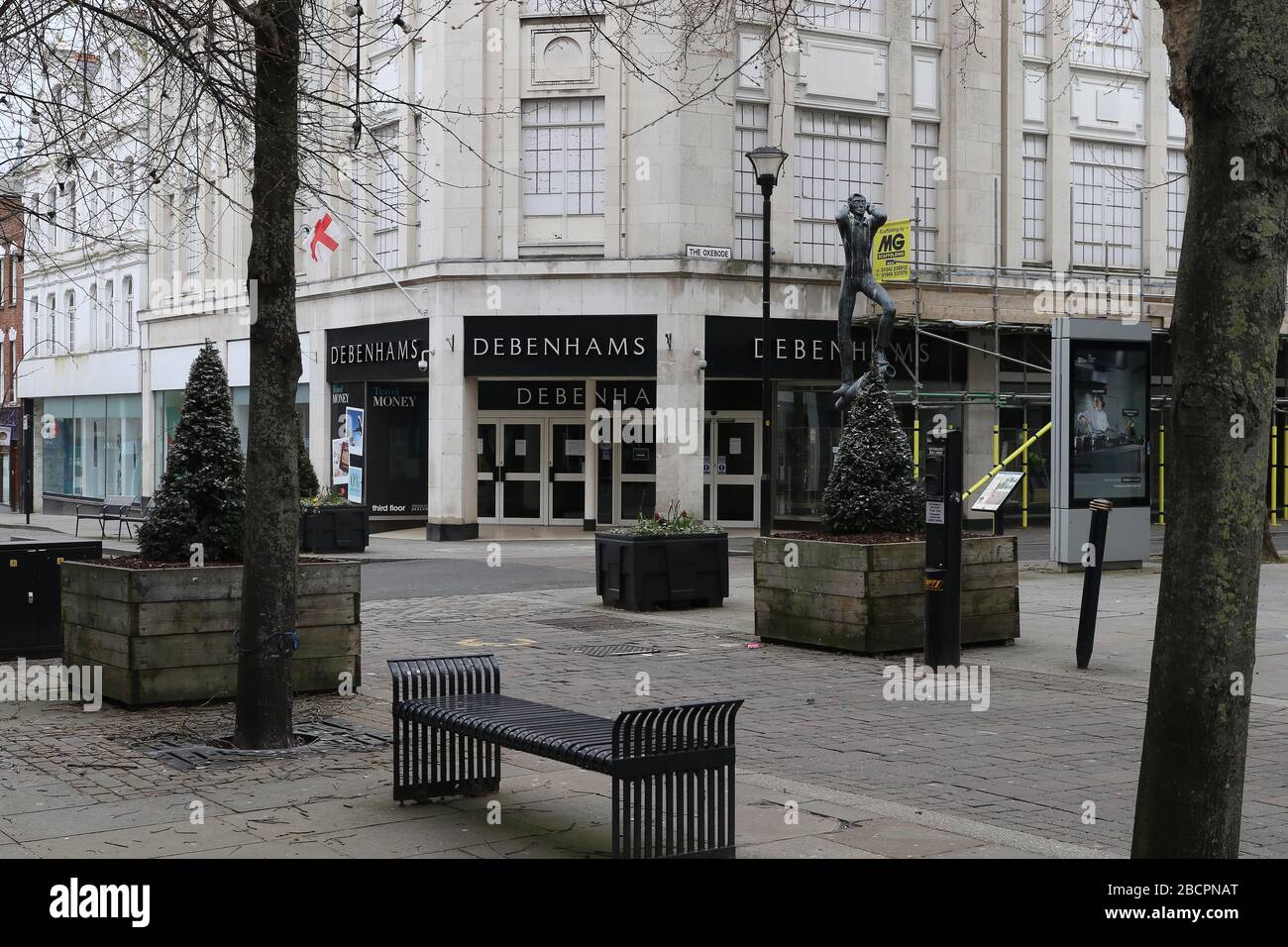 Debenhams auf der Oxbode, Gloucester - die Ladenkette hat beschlossen, ihren Gloucester Shop zu schließen - 4.4.2020 Picture by Antony Thompson - Thousand Word Stockfoto