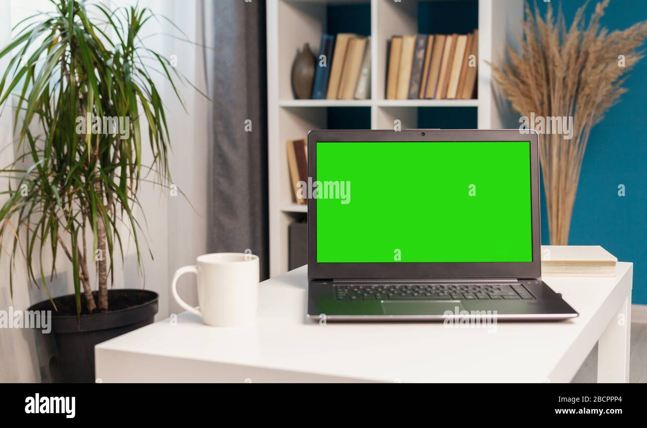 Laptop mit grünem Bildschirm Stockfoto