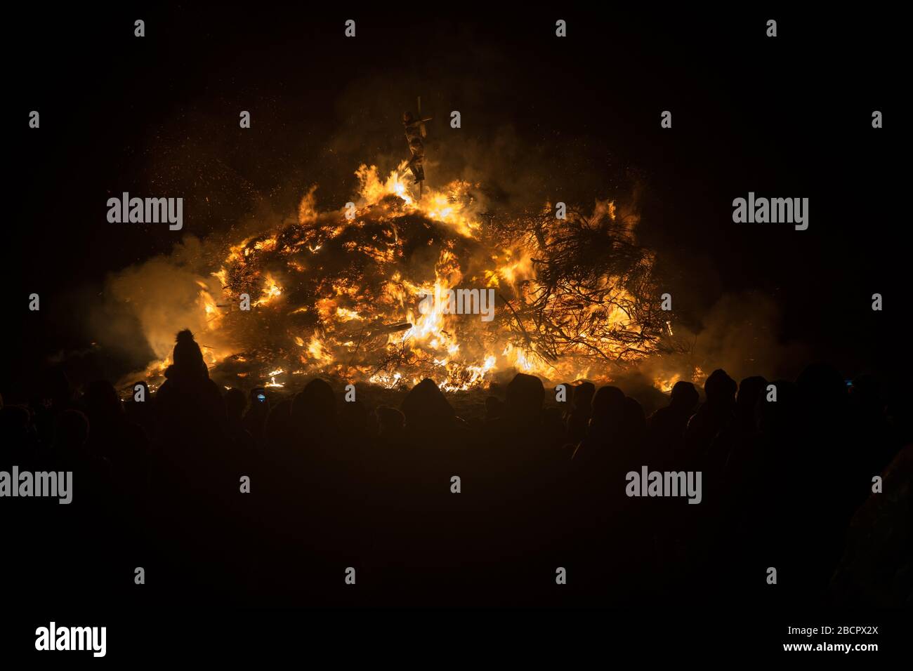Traditionelles Feuer am Ende des Winters auf Sylt in Deutschland Stockfoto