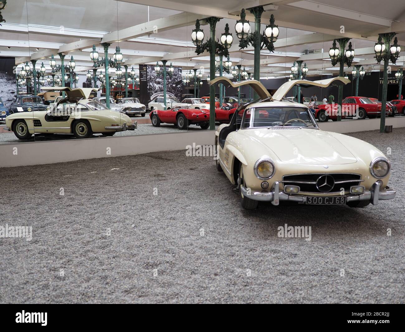 Blick auf das Mercedes-Benz Coupé Typ 300 SL aus dem Jahr 1955, produziert von 1954 bis 1957 in der europäischen Stadt Mulhouse, Frankreich Stockfoto