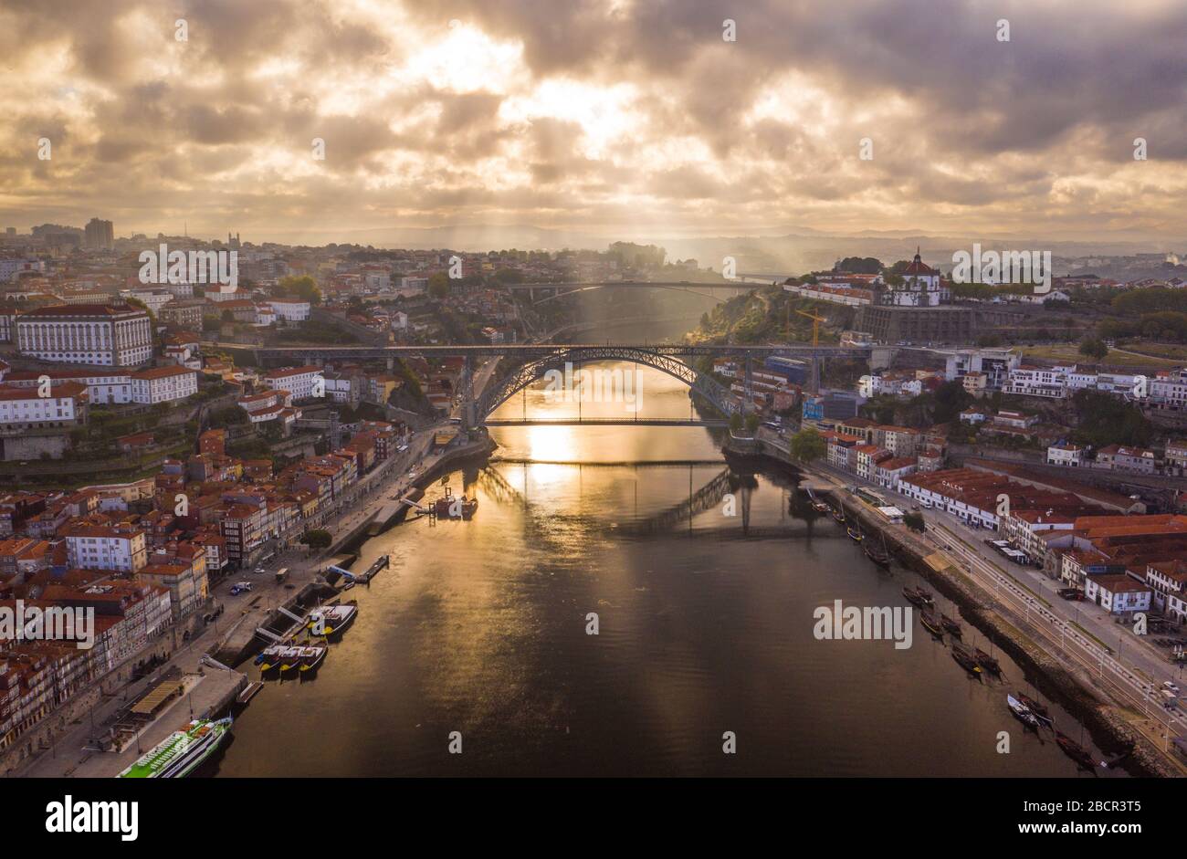 Porto in Portugal Stadtbild, Luftaufnahme Drohne Stockfoto