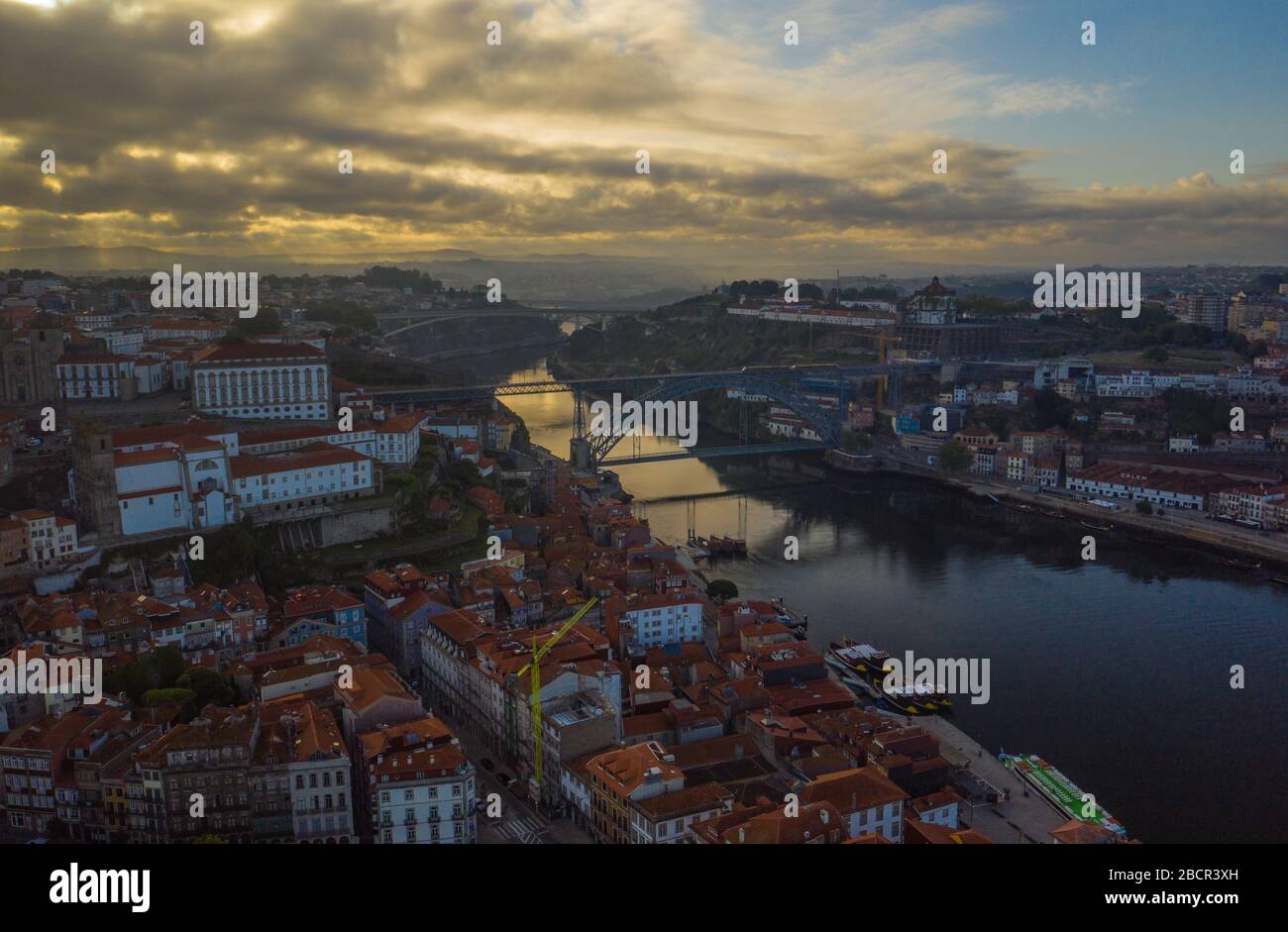 Porto in Portugal Stadtbild, Luftaufnahme Drohne Stockfoto