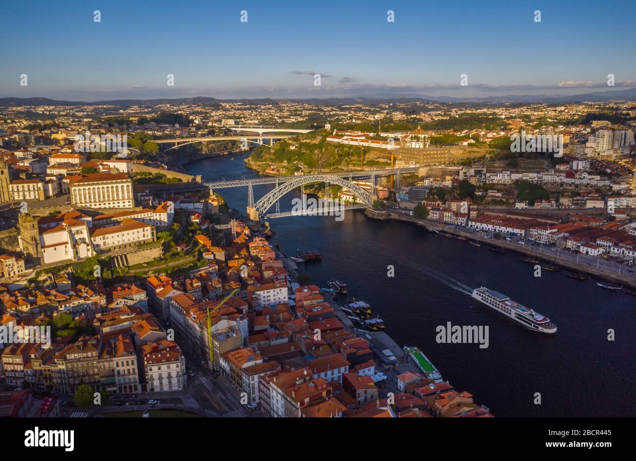 Porto in Portugal Stadtbild, Luftaufnahme Drohne Stockfoto