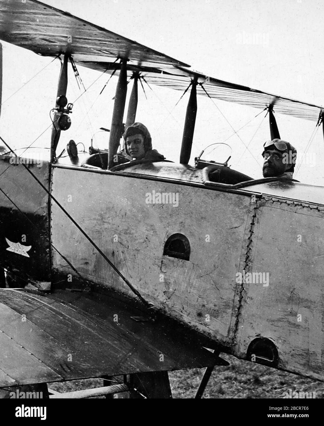 Pilot eines frühen AVRO-Flugzeugs, Anfang 1900s. Stockfoto