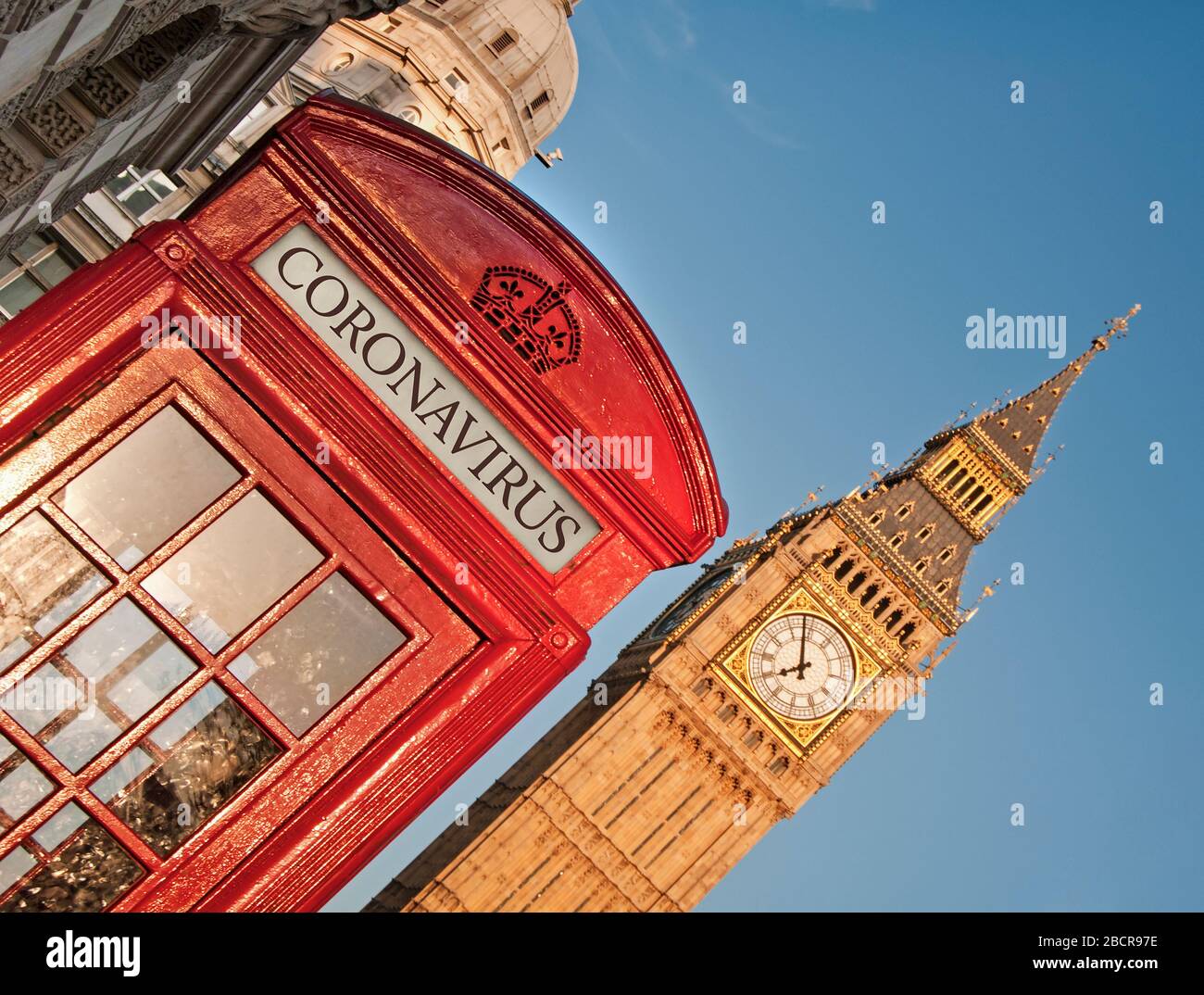 Coronavirus auf der British Bright Red Telephone Box und Big Ben, London, England, Großbritannien Stockfoto