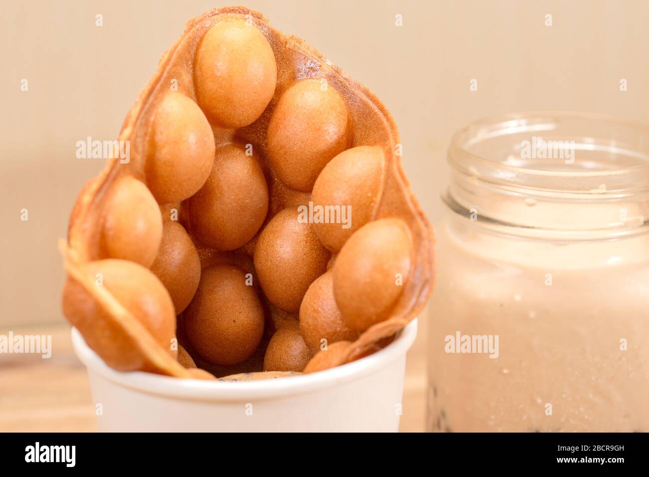 Traditionelle Hongkonger Waffel weich und knirschig aus Ofen, Hong Kong Ei, Eipuff Stockfoto
