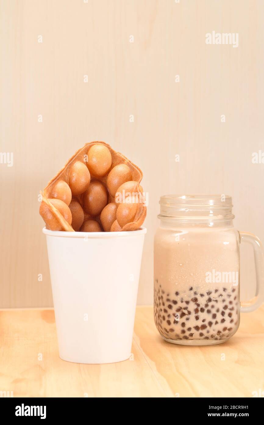 Traditionelle Hongkonger Waffel weich und knirschig aus Ofen, Hong Kong Ei, Eipuff Stockfoto