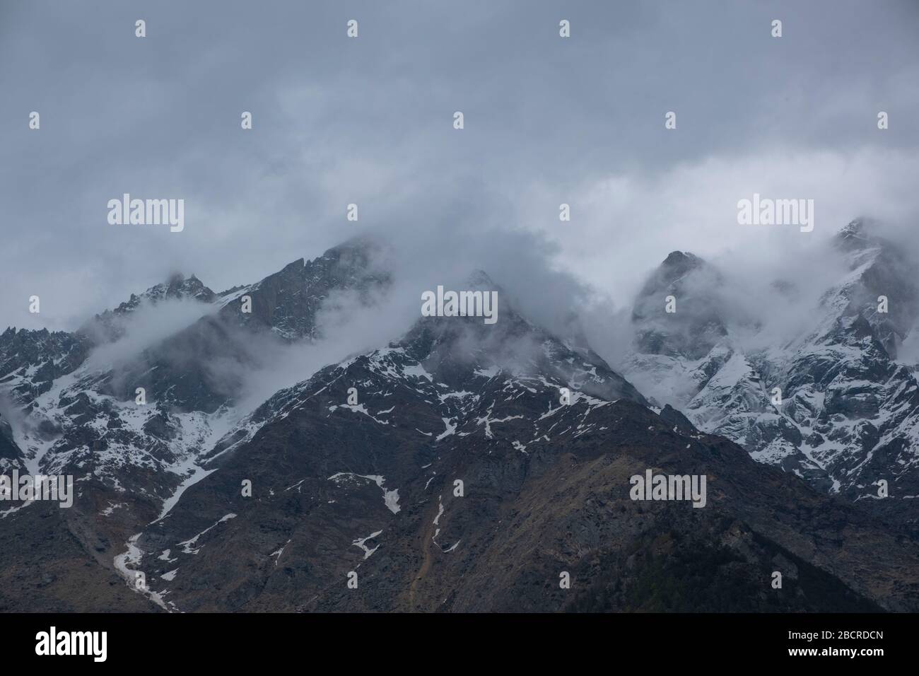 Sangla Tal während eines trüben Nachmittags. Stockfoto