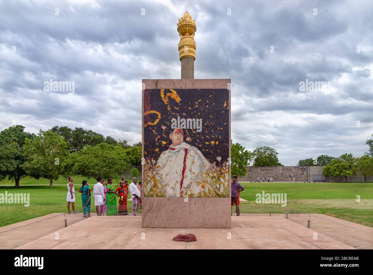 Sriperumbudur, Indien - 19. August 2018: Das Steinmural an der Stelle von Rajiv Gandhi Tod am Rajiv Gandhi Memorial Stockfoto