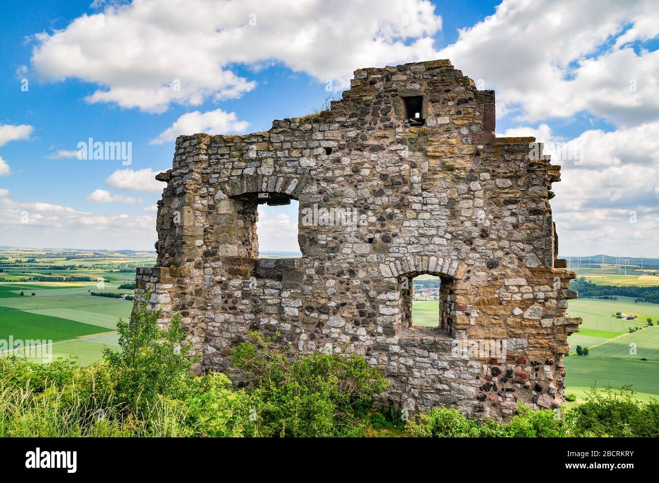 Ruinen der alten Räuberritterburg desenberg in warburg, deutschland Stockfoto