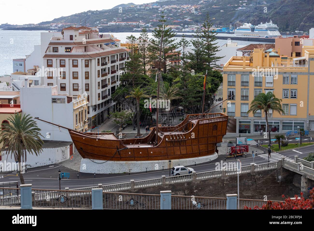 Meeresmuseum "Naval" im rekonstruierten Schiff auf der Plaza de la Alameda. Santa Cruz - Hauptstadt der Insel La Palma, Kanarische Inseln, Spanien. Stockfoto