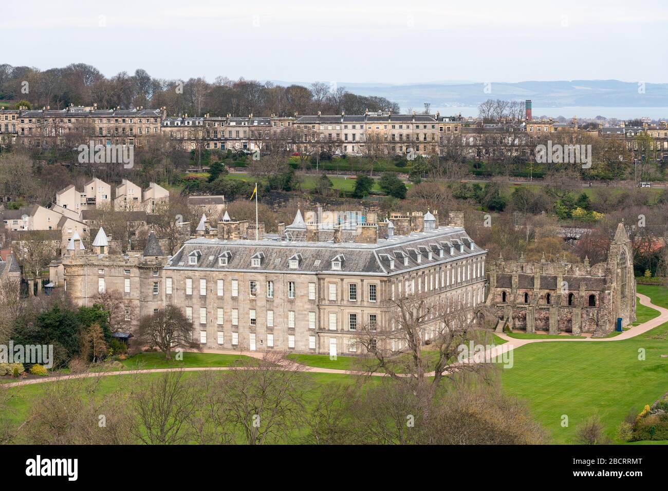 Blick auf den Ort Holyroodhouse und Regents Terrasse nach hinten in Edinburgh, Schottland UK Stockfoto