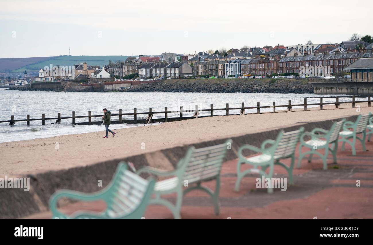 Portobello, Edinburgh, Schottland, Großbritannien. April 2020. Bilder der Portobello-Promenade am zweiten Sonntag des Coronavirus Sperrens in Großbritannien. Stockfoto