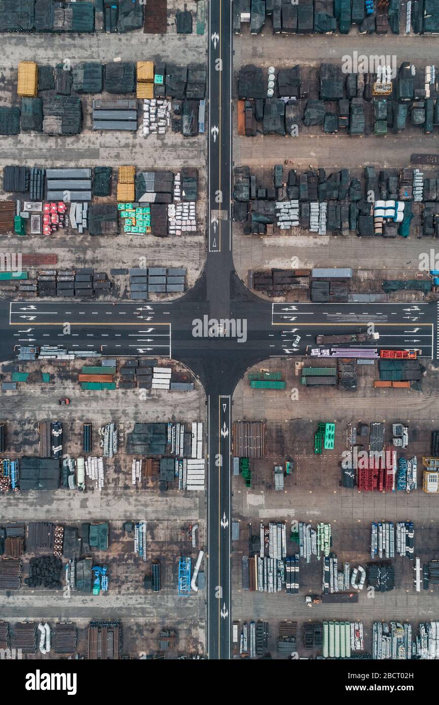 Luftaufnahme von industriellen Rohstoffen im Frachthafen Stockfoto