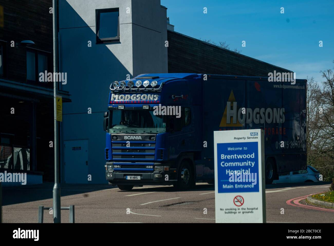 Brentwood, Essex, Großbritannien. April 2020. Am Brentwood Community Hospital werden Arbeiten durchgeführt. Die Armee scheint bei der Arbeit zu helfen. Die NHS-Treuhandverantwortung für das Hospial wurde zur Stellungnahme angegangen. Kredit: Ian Davidson/Alamy Live News Stockfoto