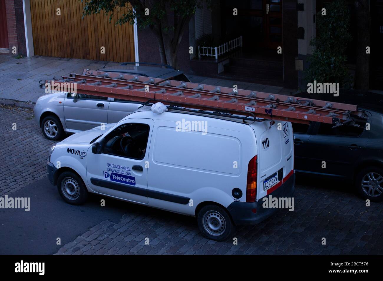 Arbeiter von elektrischen Kabel-tv-Telefon-Service Stockfoto