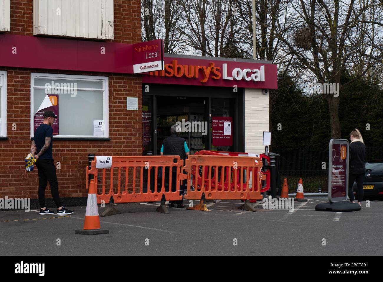 Sainsbury Local Shop während Coronavirus, Covid 19, Pandemie, April 2020 Stockfoto