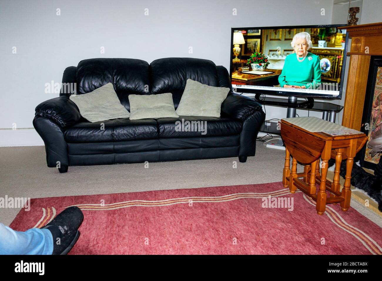 Chippenham, Wiltshire, Großbritannien, 5. April 2020. Die Königin wird mit einer seltenen Fernsehansprache an die Nation als Reaktion auf die Coronavirus-Pandemie, die die meisten Teile der Welt betrifft, abgebildet. In der Ansprache lobte sie die Nation für ihre "Selbstdisziplin" und "Entschlossenheit". Credit: Lynchpics/Alamy Live News Stockfoto