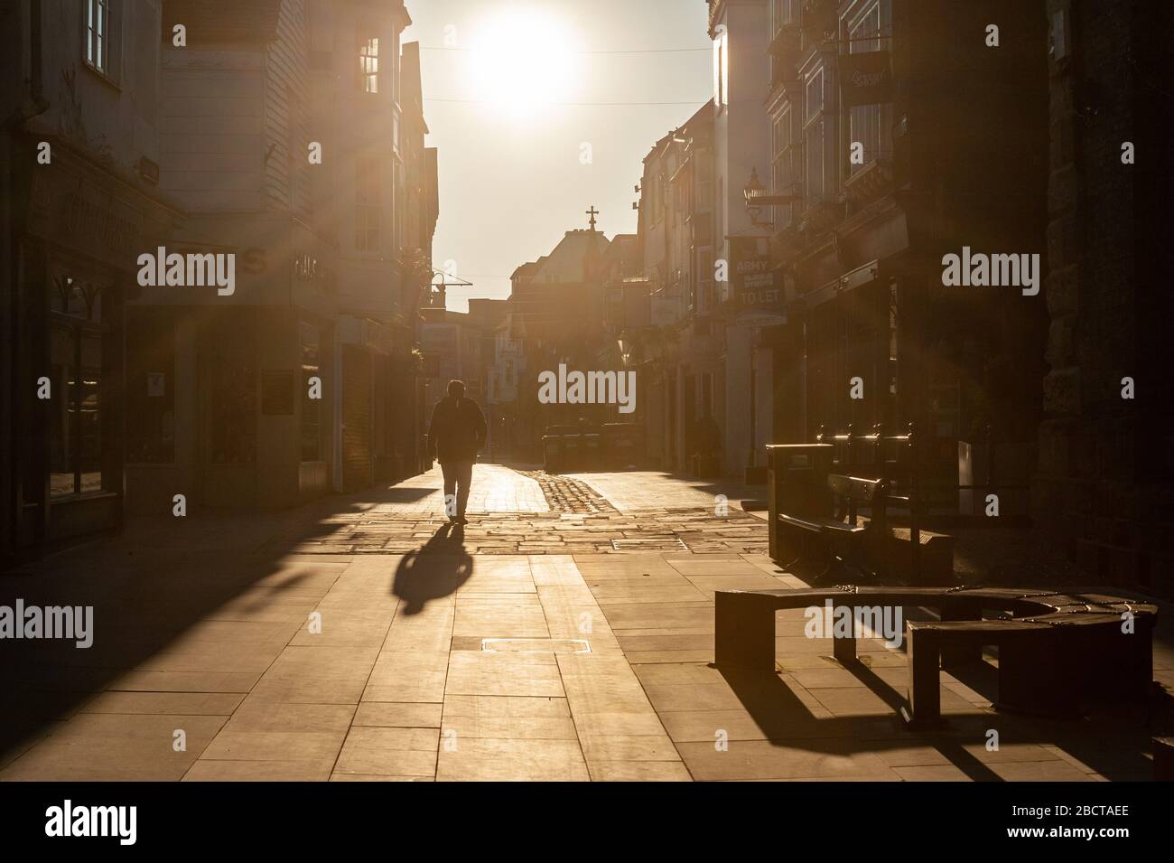 Salisbury, Wiltshire, Großbritannien. März 2020. Was normalerweise eine Stadt ist, die sich mit Touristen und Käufern anschlungen, ist Salisbury in folge von Boris J unheimlich ruhig Stockfoto