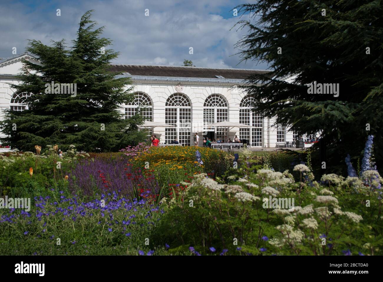 Traditionelle klassische Architektur The Orangery Cafe Restaurant Detail Royal Botanical Gardens Kew Gardens, Richmond, London, TW9 3AE Stockfoto