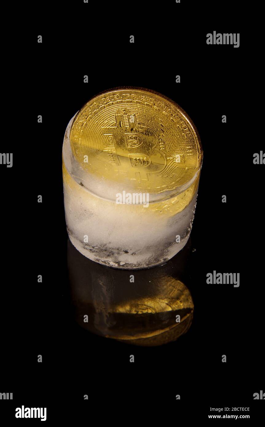 Bitcoin ist eine virtuelle Währung, aber diese Münze ist ein Symbol für Bitcoin Stockfoto