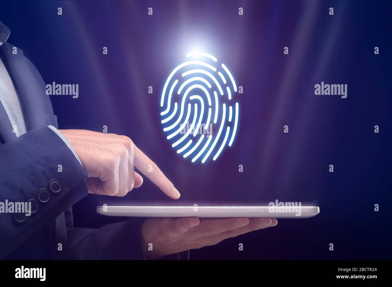 Geschäftsmann Berührt Digital Tablet Scanning Fingerabdrücke Über Blauem Hintergrund, Abgeschnitten Stockfoto