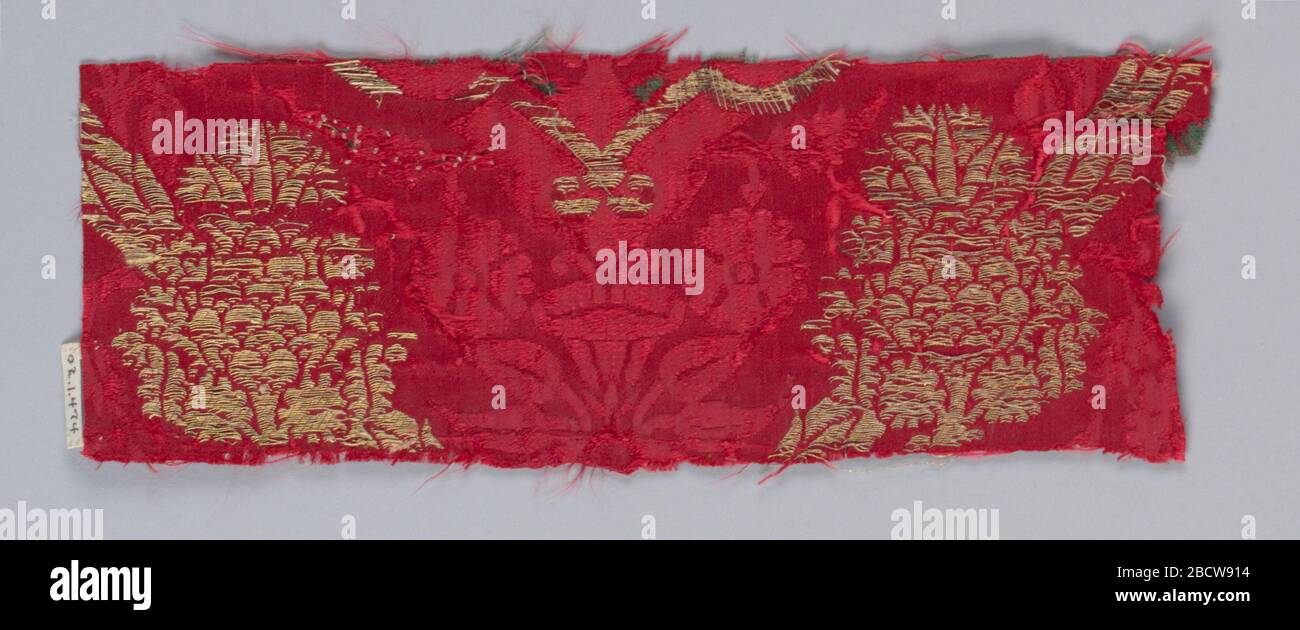 Fragment. Forschung in ProgressRed Damask weben mit Gold. Ogival-Muster. Fragment Stockfoto