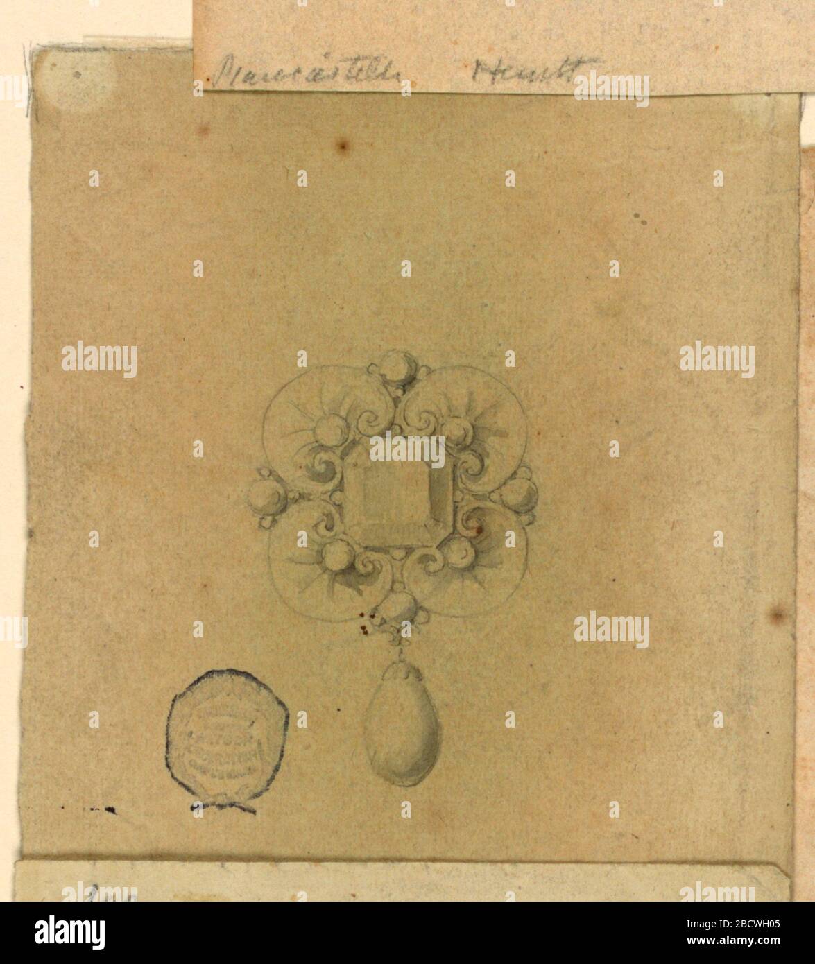 Design für einen Broch. Forschungen in ProgressFour radial entsorgte Schalen bilden ein Escutcheon, das einen großen Diamanten in der Mitte enthält; darunter eine hängende birnenförmige Perle. Kleinere Perlen zwischen den Schalen. Design für einen Broch Stockfoto