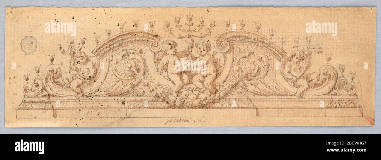 Projekt für eine Crest mit Kerzenhülsen. Forschung in ProgressCrest in Form eines gebrochenen Stammes mit Putten, die zwischen Rollen sitzen. Projekt für eine Crest mit Kerzenhülsen Stockfoto