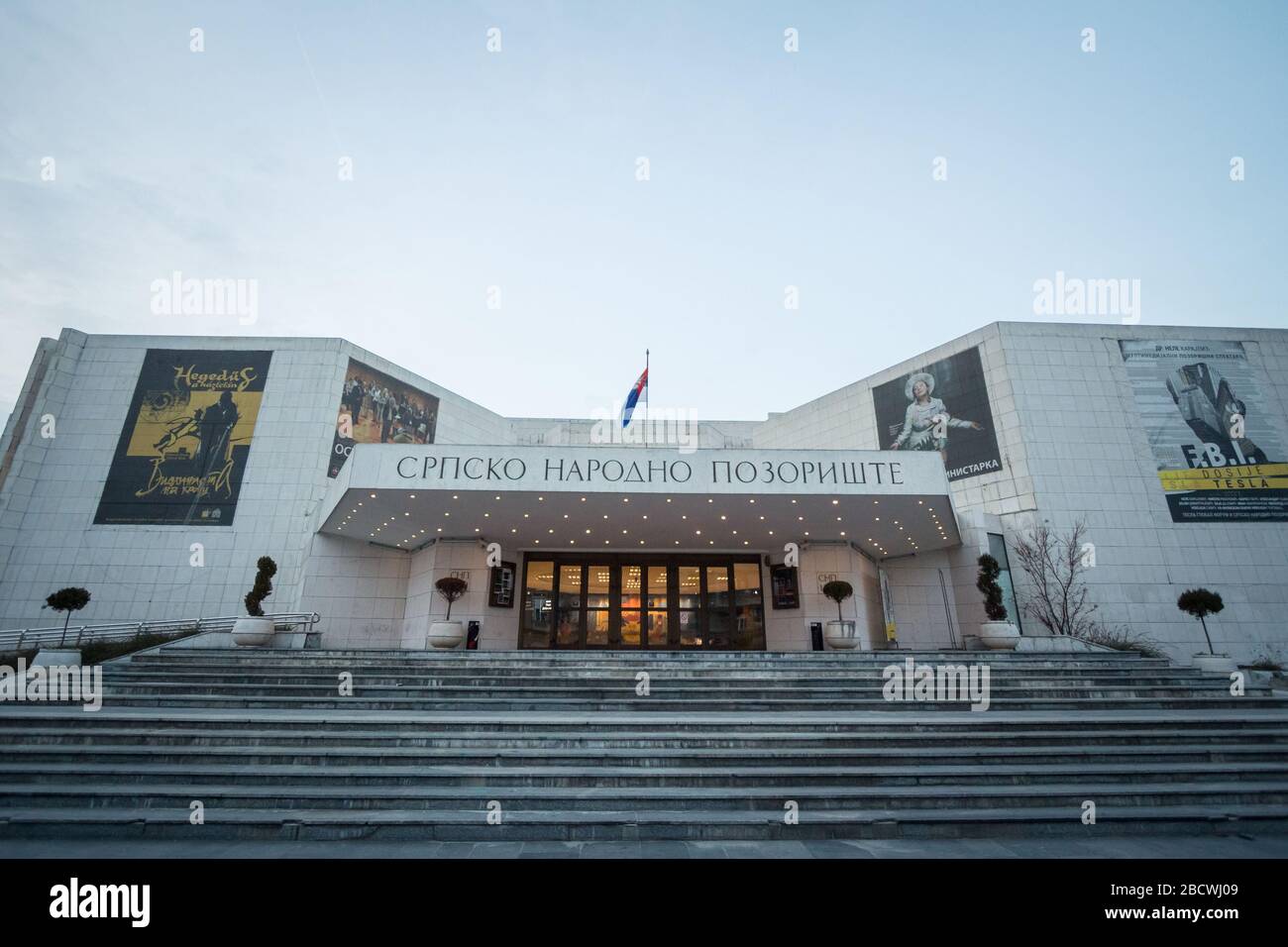 NOVI SAD, SERBIEN - 26. NOVEMBER 2016: Srpsko Narodno Pozoriste in Novi Sad. Es wird auch Serbisches Nationaltheater genannt und ist ein Wahrzeichen und eine der Hauptbühnen Stockfoto