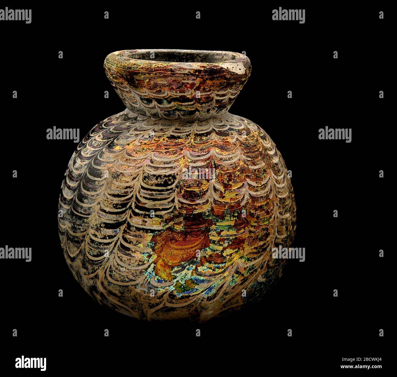 Flasche. Die meisten Glasgefäße in diesem Fall stammen aus dem ersten Jahrhundert v. Chr. bis zum vierten Jahrhundert n. Chr. Stockfoto