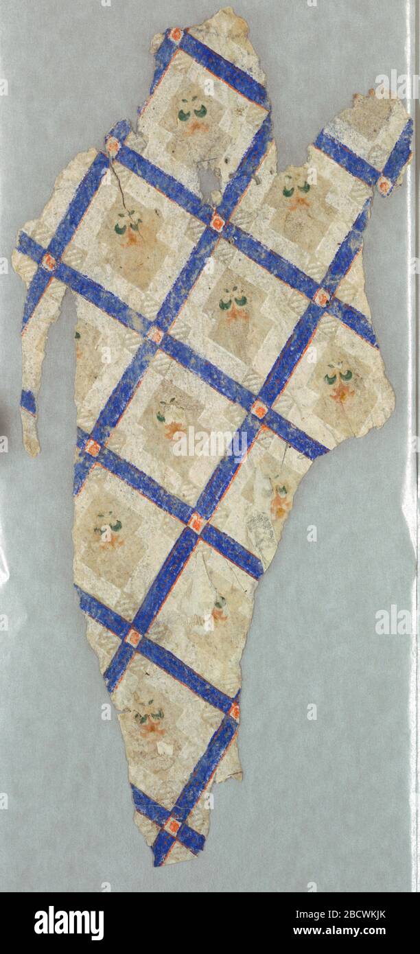 Seitenwandfragment. Forschung im ProgressLonzenge Muster von Blau mit roten Punkten an Schnittpunkten, umschließendem weißem geometrischem Muster und Blumenspray. Seitenwandfragment Stockfoto