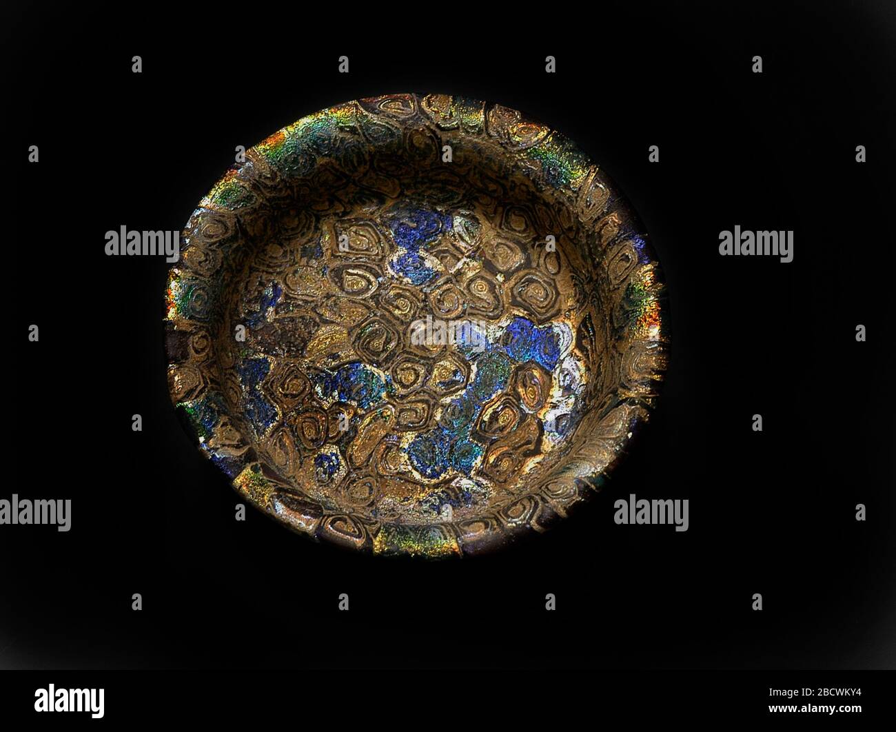 Gericht. Die meisten Glasgefäße in diesem Fall stammen aus dem ersten Jahrhundert v. Chr. bis zum vierten Jahrhundert n. Chr. Stockfoto