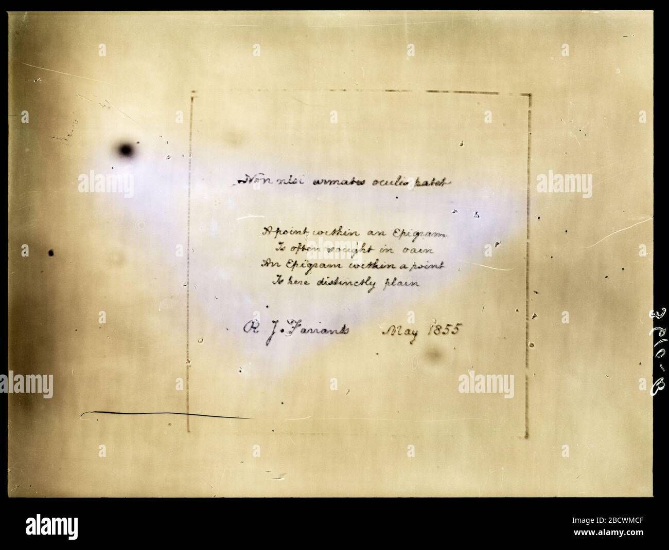 Mikroskopische Schreibprobe. Mikroskopische Schreibprobe von Robert James Farrants, Mitglied und zukünftiger präsident der Royal Microscopical Society of London.Smithsonian Institution Archives, ACC. 11-006, Feld 009, Bild-Nr. MAH-3610B. Stockfoto