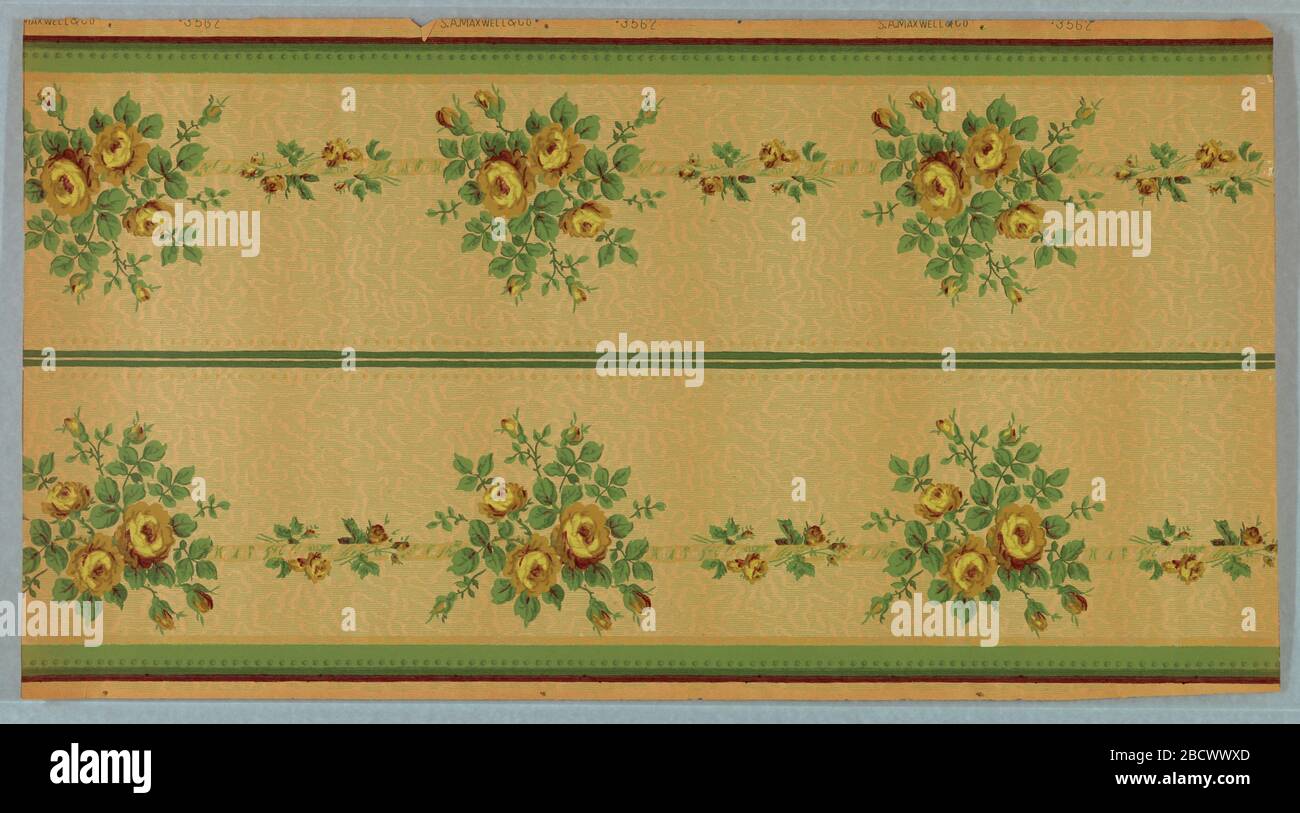 Fries. Forschung in ProgressPrinted Two Across. Glimmerfries mit Bunten gelber Rosen, die über einem horizontalen, grün unterlegten Gefälle reflektiert werden. Blumenbündel sind mit Bändern verbunden, die mit mehr Rosen und Blättern verziert sind, und die Seite wird von braunen Linien und grünen Linien umrandet. Fries Stockfoto