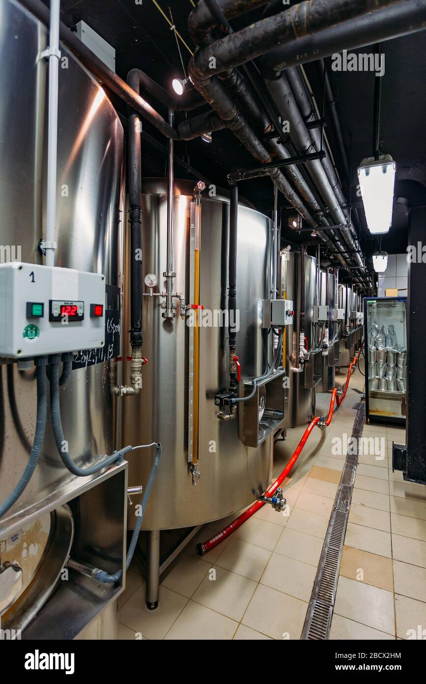 Handwerk Bier Produktionslinie in privaten Microbrewery Stockfoto