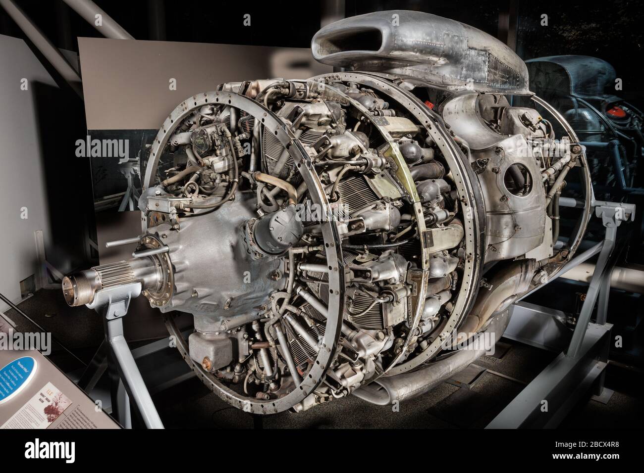 Wright TurboCyclone 18R3350TC 972TC18da2 2-reihiger Radialmotor. Typ:  Hubzylinder, 18 Zylinder, 2 Reihen, radial, Luftkühlung Nennleistung: 2.424  kW (3.250 ps) bei 2.900 rpmDisplacement: 54,9 l (3.350 cu in.)Bohrung und  Hub: 156 mm (6,1