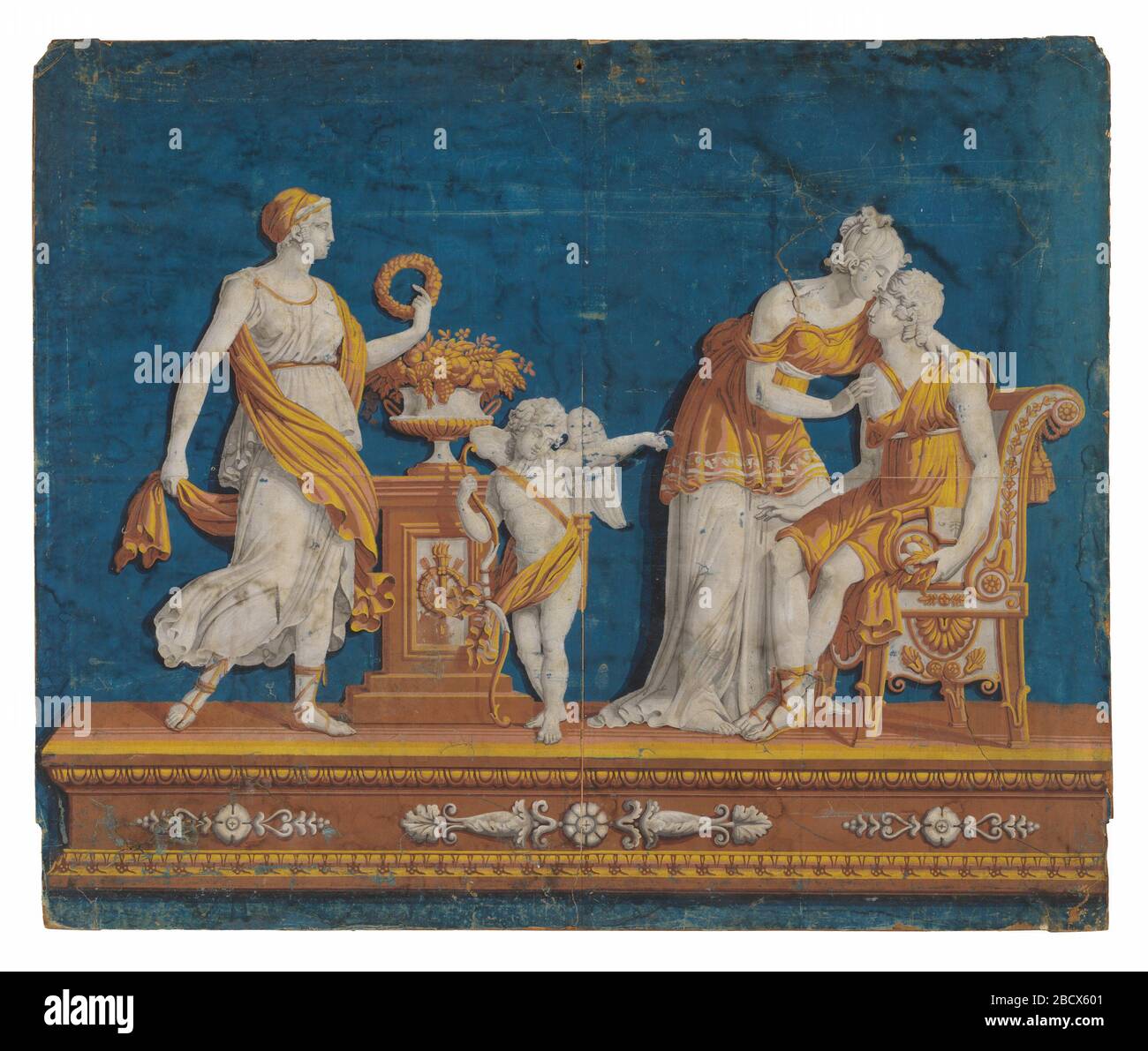 Firescreen. Forschung in ProgressFour Figuren auf Sockel. Die Figuren sind in Grisaille mit goldenen Gewändern abgedruckt. Eine hohe weibliche Figur und Cupid lehnen sich an einen Sockel auf der linken Seite. Die Figur ganz rechts sitzt in einem klassischen Stuhl, während die letzte Figur sich zu ihm hinabbeugt. Firescreen Stockfoto