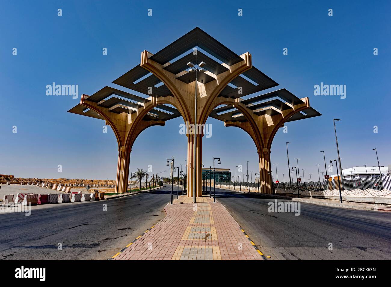 Haupttor der King Saud University Stockfoto