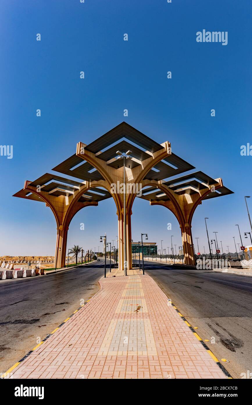 Haupttor der King Saud University Stockfoto