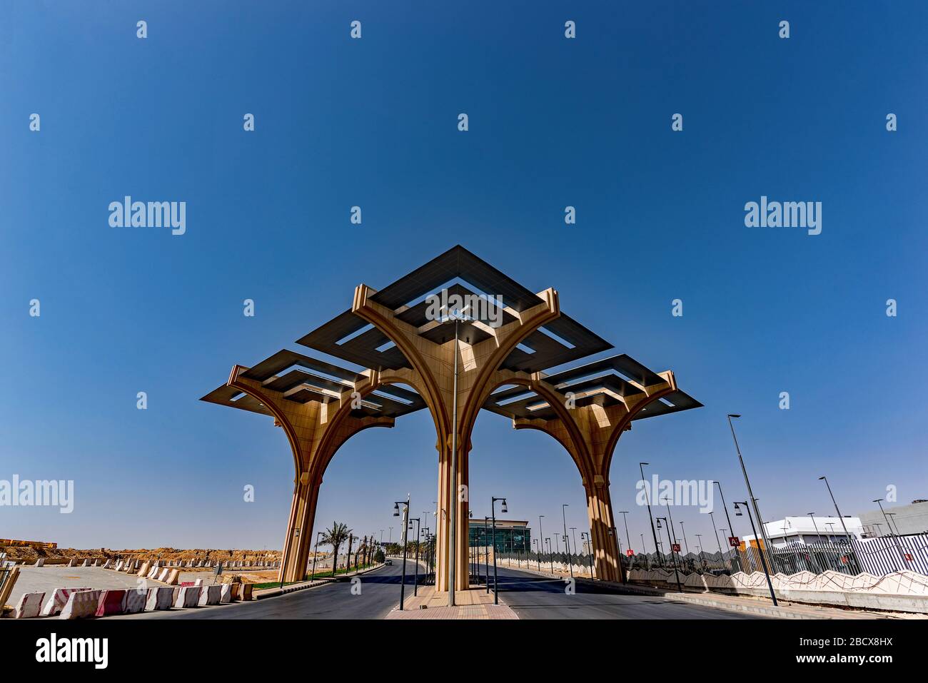 Haupttor der King Saud University Stockfoto