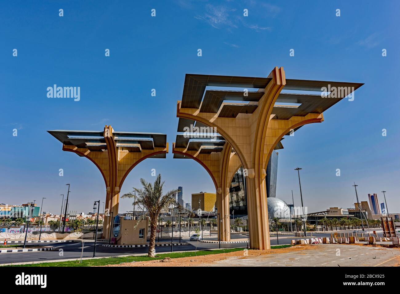 Haupttor der King Saud University Stockfoto